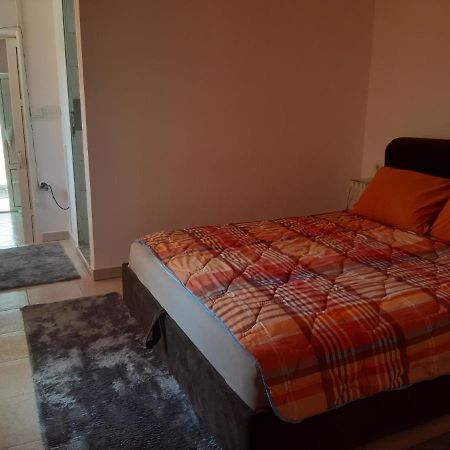Apartamento Guest'S House "Lindi&Roni" Ulcinj Exterior foto