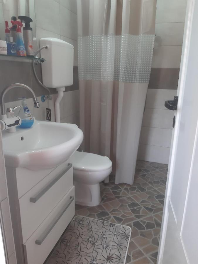Apartamento Guest'S House "Lindi&Roni" Ulcinj Exterior foto