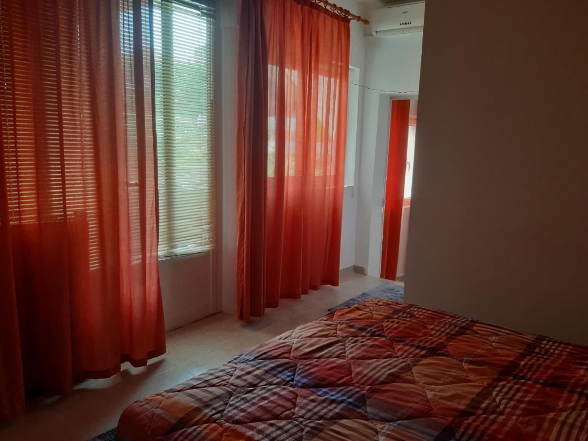 Apartamento Guest'S House "Lindi&Roni" Ulcinj Exterior foto