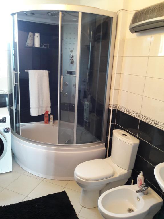Apartamento Guest'S House "Lindi&Roni" Ulcinj Exterior foto